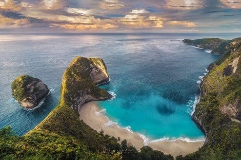 kelingking beach indonesia